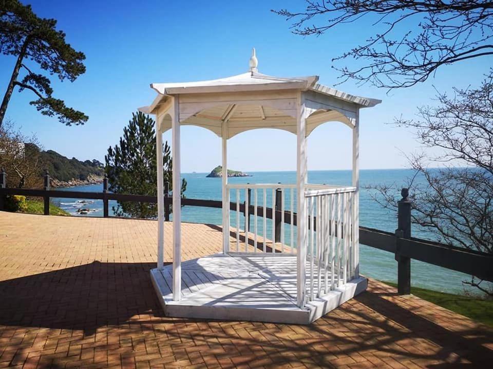 **Sunny And Bright, Thatchers Rock One Bed Beach Front Apartment*** Torquay Exterior photo