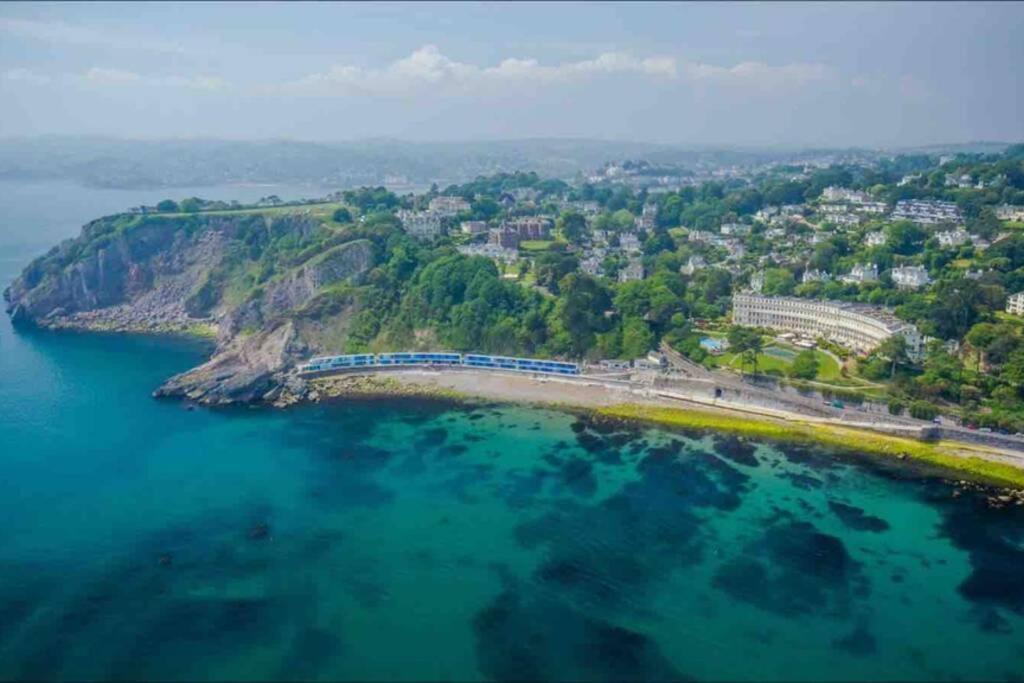 **Sunny And Bright, Thatchers Rock One Bed Beach Front Apartment*** Torquay Exterior photo