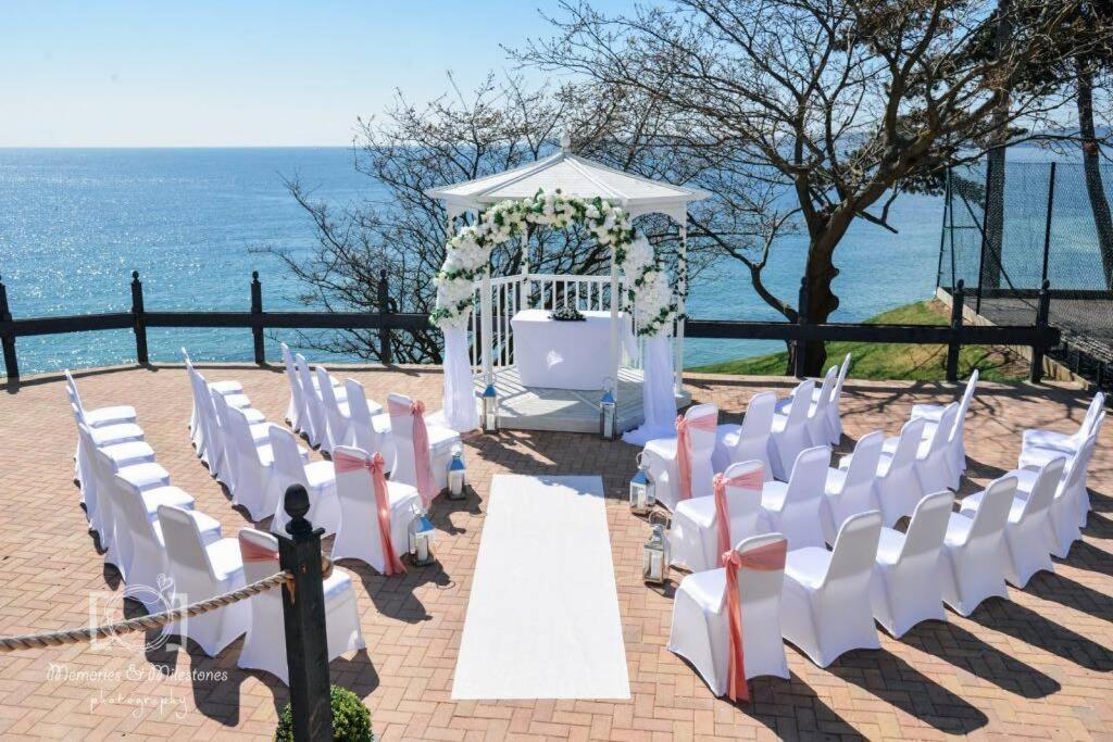 **Sunny And Bright, Thatchers Rock One Bed Beach Front Apartment*** Torquay Exterior photo