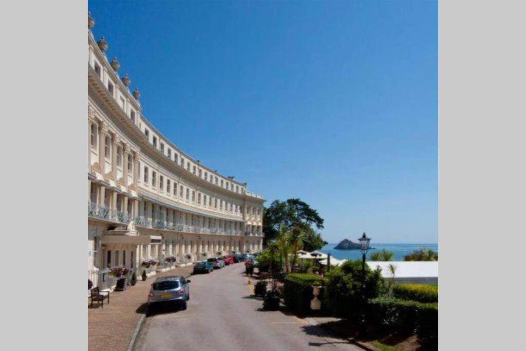 **Sunny And Bright, Thatchers Rock One Bed Beach Front Apartment*** Torquay Exterior photo